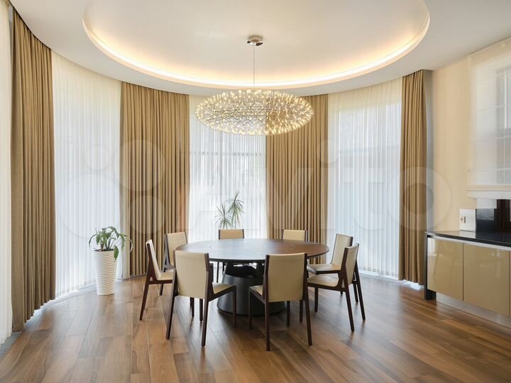 Коттедж 345 м² на участке 20 сот.