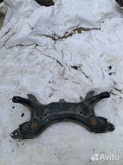 Балка передняя поперечная toyota corolla 120