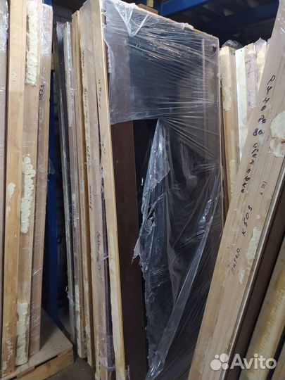 Двери с коробкой выставочные образцы на 80 см