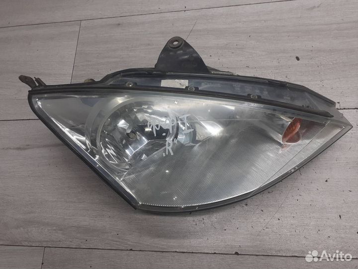 Фара правая Ford Focus 1