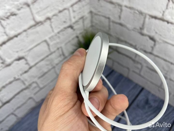 Беспроводная зарядка apple Magsafe