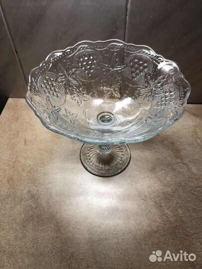 Ваза на ножке фрукт. Виноград СССР Неман