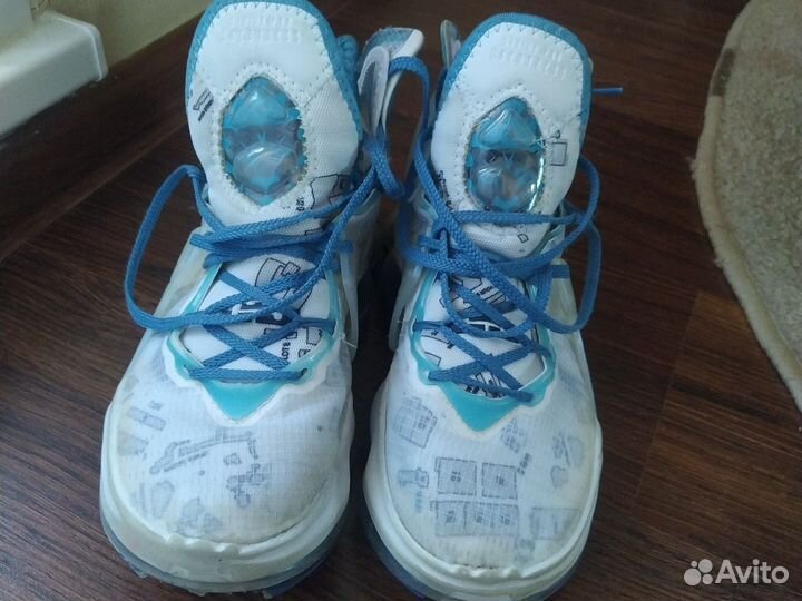 Кроссовки Nike Lebron XIX