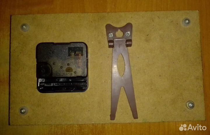 Часы(в картине под стеклом)