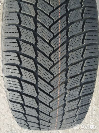 Michelin X-Ice Snow 245/40 R18