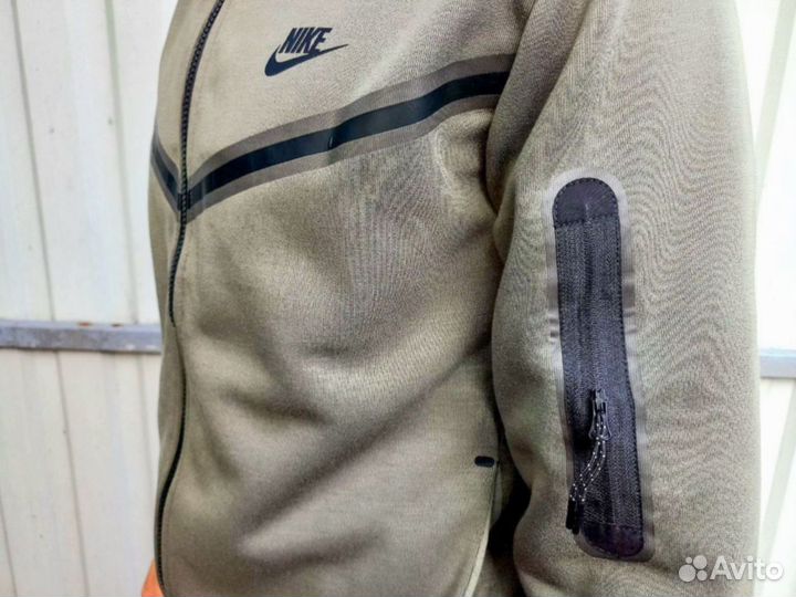 Спортивные костюмы Nike Tech Fleece