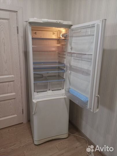 Холодильник бу indesit