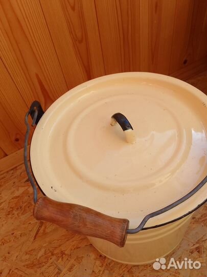 Эмалированное ведро с крышкой. бу