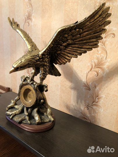 Орёл из мрамора, покрытый бронзой