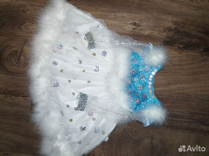 Нарядное платье для девочки 104