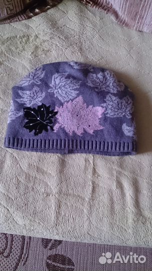 Шапка с листьями