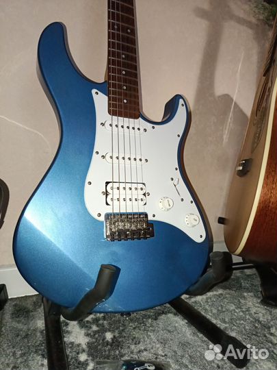 Электрогитара с комбоусилителем