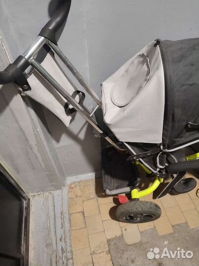 Трехколесный велосипед с ручкой