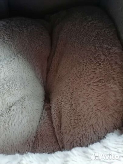 Лежанка для маленьких собак. Практически новая