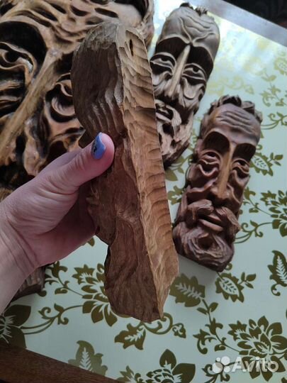 Статуэтки-маски из дерева