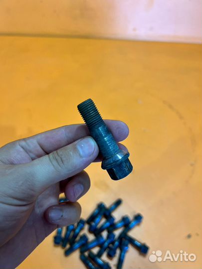 Болт колесный на Mercedes W213