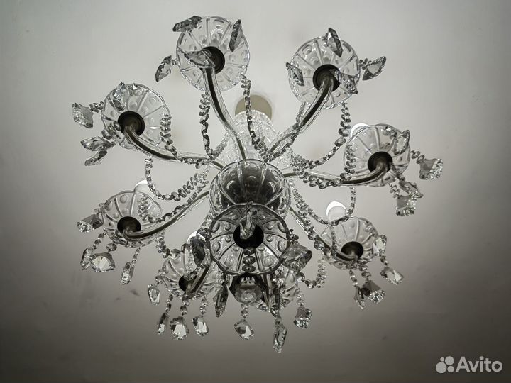 Люстра хрустальная на 8 лампочек.,чешская, б/у