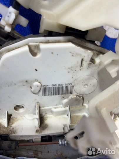 Задний левый замок двери Volkswagen Passat Cc