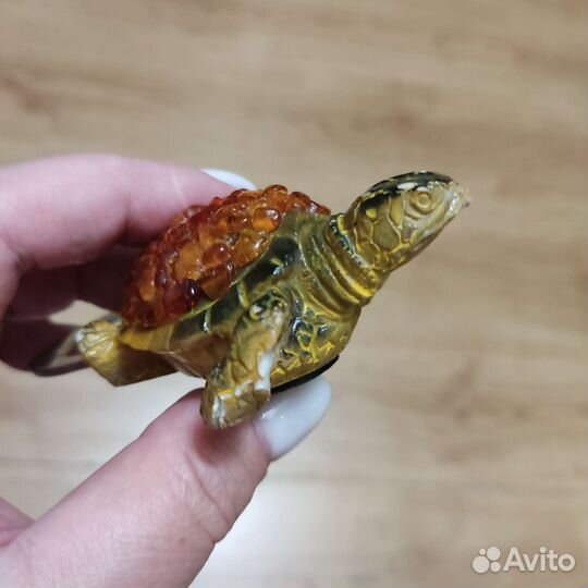 Открывашка черепашка с нат. янтарем