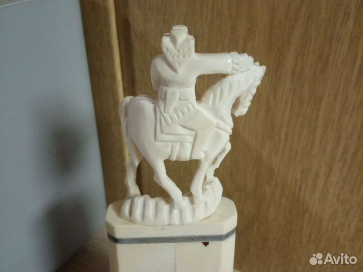 Фигура настольная, резьба по кости