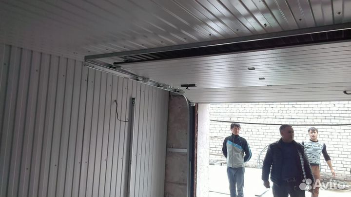 Секционные ворота