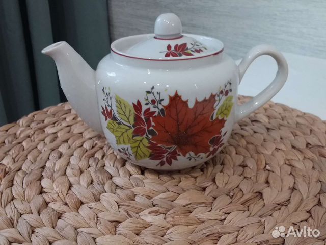 Сахарницы, заварочные чайники, подсвечник