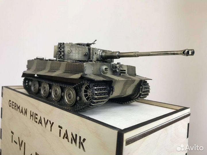 Коллекционная модель немецкого тяжелого танка T-VI