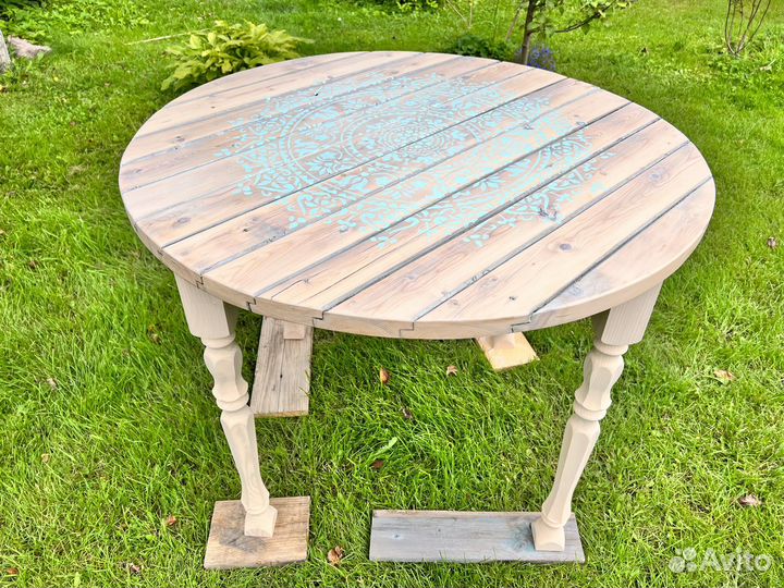 Стол обеденный