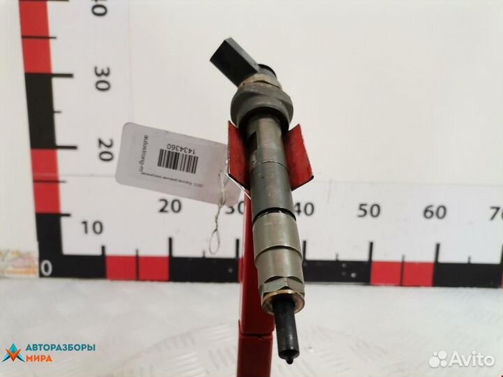 Форсунка BMW 1 E82/E88 2-й рест. 2012 13537798446