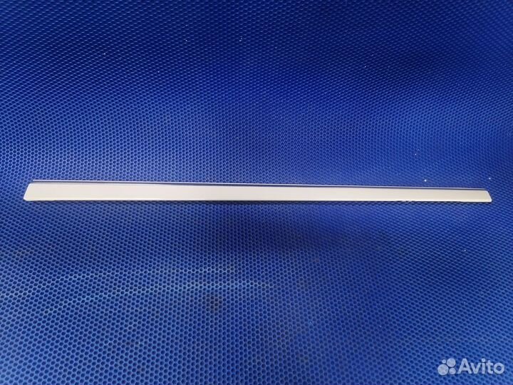 Молдинг передней правой двери Mercedes W211