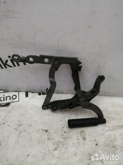 Петля капота левая Mercedes W221 Rest