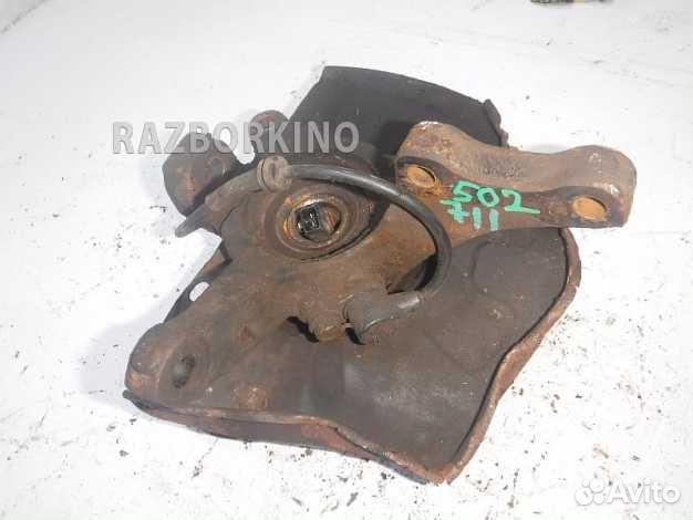 Кулак передний правый