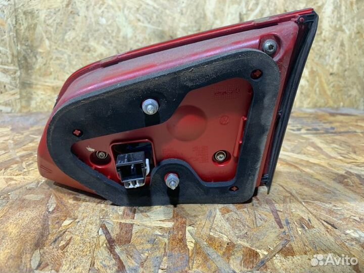 Фонарь в крышку багажника левый Volkswagen Passat