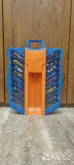 Кейс и машинки Hot Wheels
