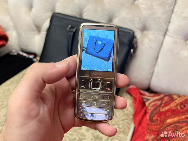 Nokia 6700 classic Gold Edition