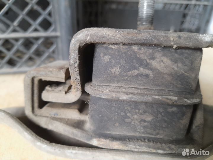 Опора (подушка) двигателя subaru