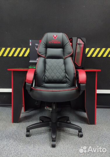 Игровое кресло чёрно-красное