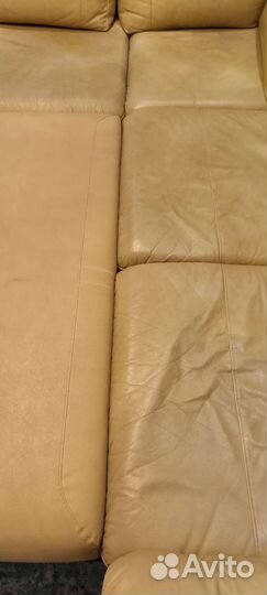 Угловой кожаный диван