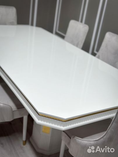 Стол и стулья для кухни. В наличии