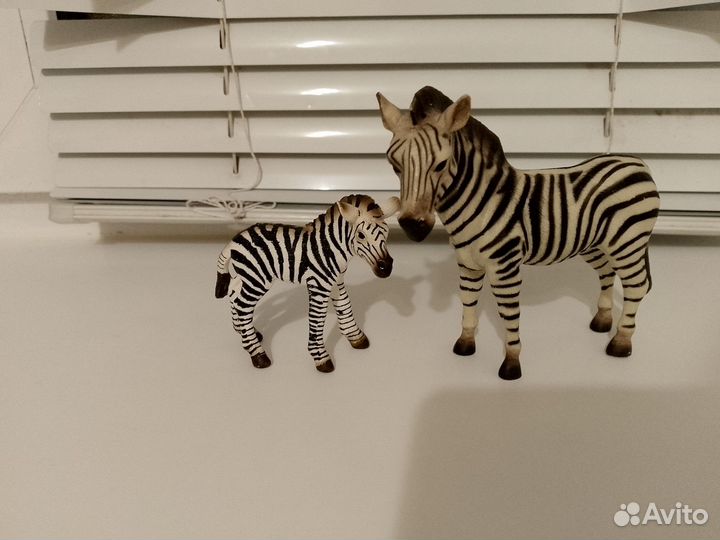 Зебры фигурки Collecta и Schleich