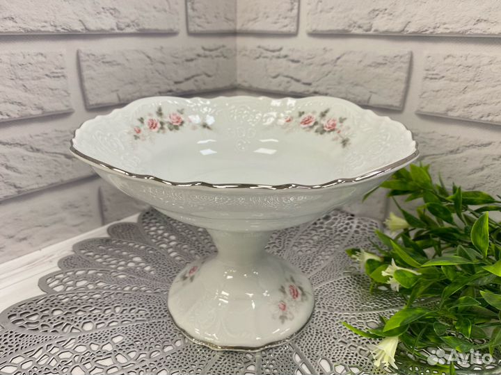 Салатник на ножке 