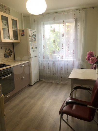 2-к. квартира, 58 м², 1/10 эт.