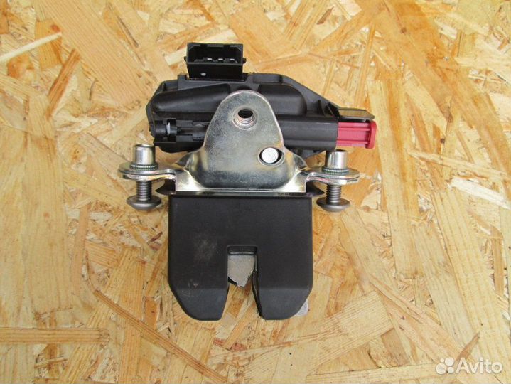 VAG 6RU827505C Замок крышки багажника vw polo 2011