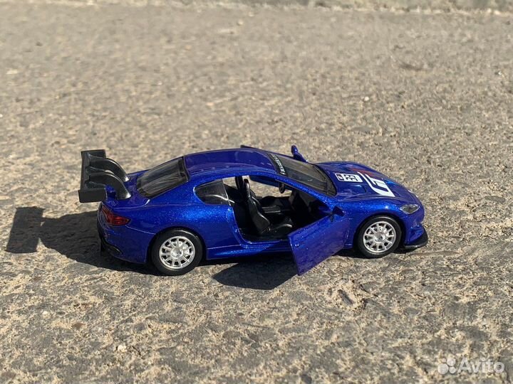 Металлическая модель Maserati