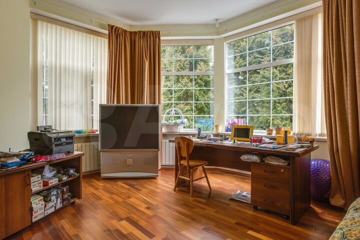 Дом 447 м² на участке 16 сот.