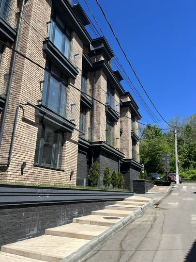 3-к. квартира, 110 м², 1/3 эт.