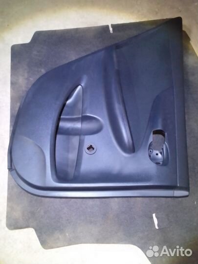 Обшивка задней левой двери Toyota Corolla E150