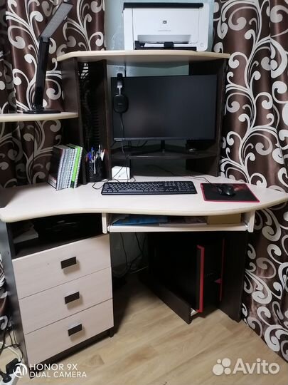 Компьютерный стол