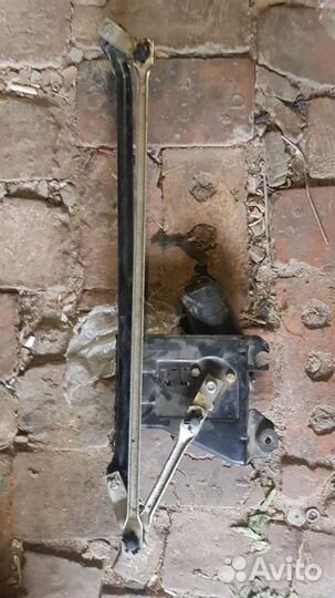 Механизм дворника на Рено Логан