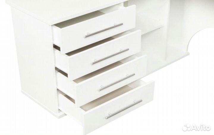 Угловой письменный стол белый